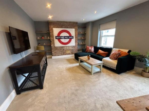 Upscale 3BR Duplex Experience the Charm of Westbourne Grove